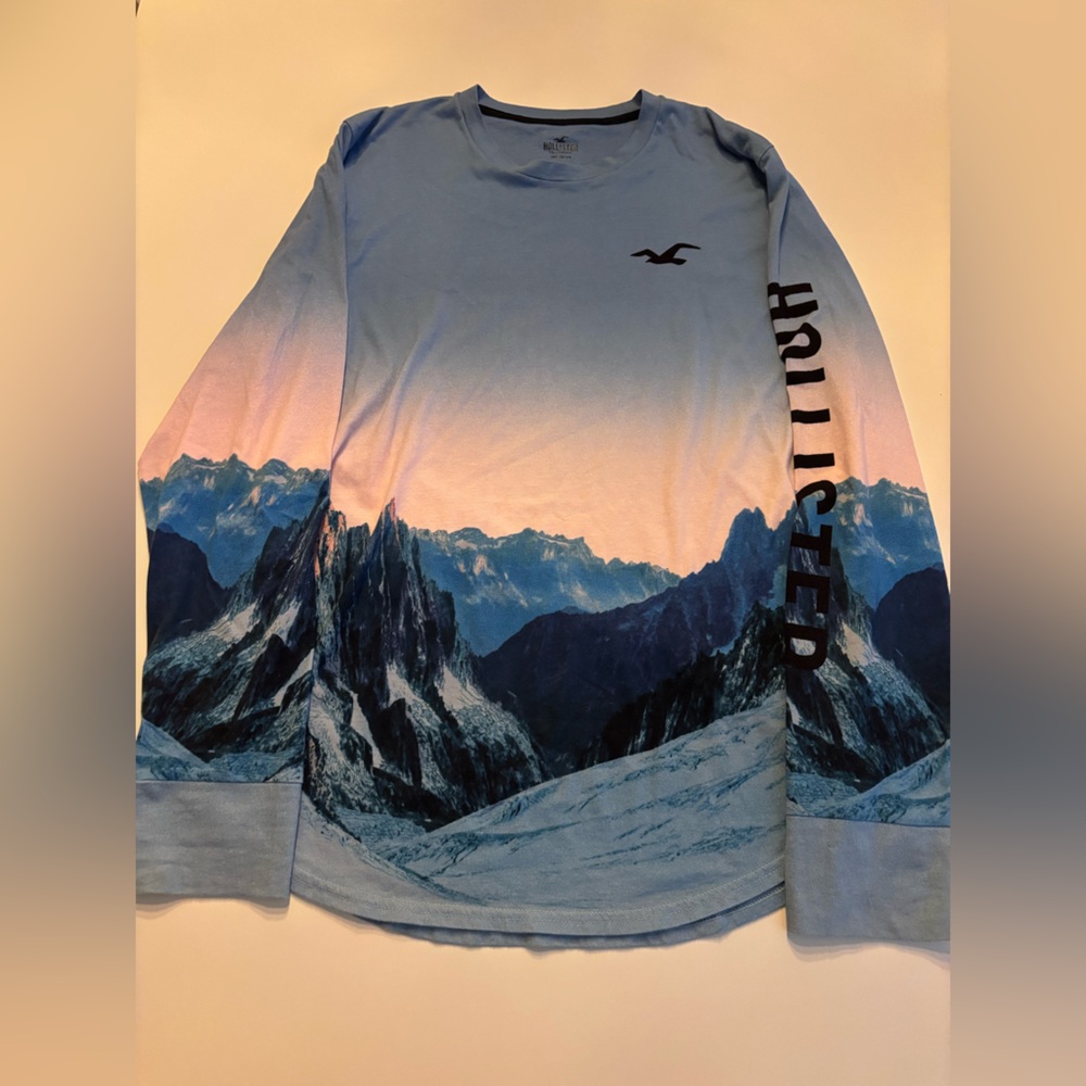 Hollister Women’s XL Blue hues and pink mountain range logo long sleeve Tee